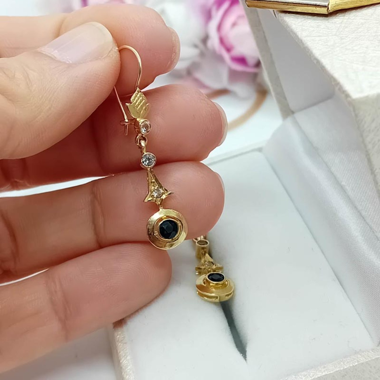 GREEK STYLE χρυσά μακριά σκουλαρίκια με ζιργκόν